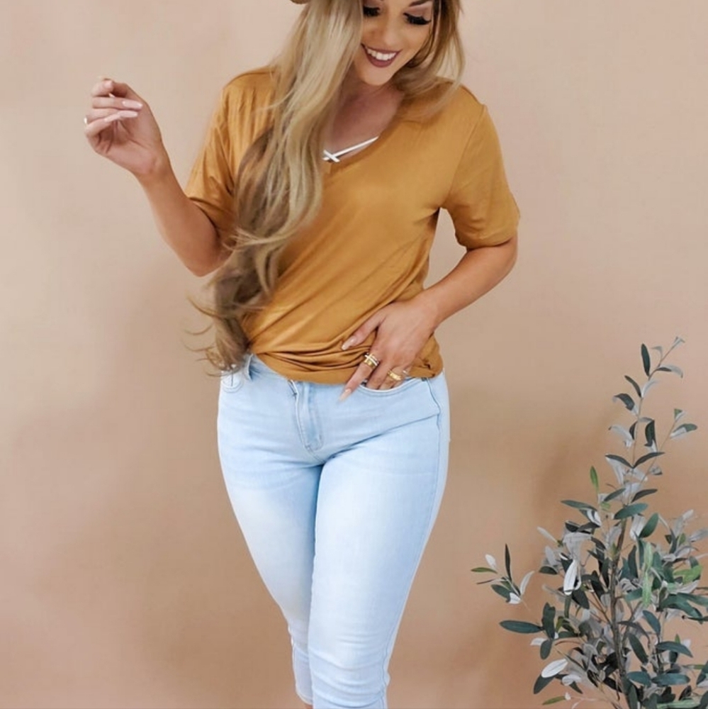 Judy Blue Mid Rise Capri